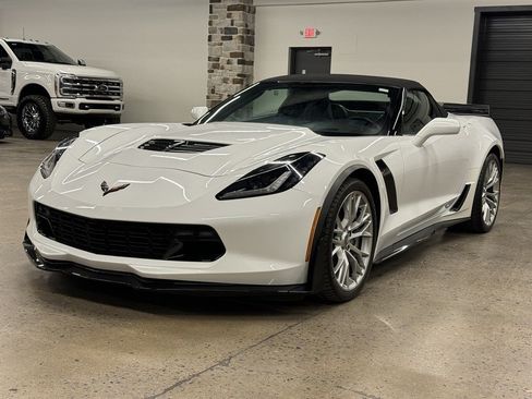 Used 2015 Chevrolet Corvette Z06 w/ 3LZ Preferred Equipment Group RWD image 3