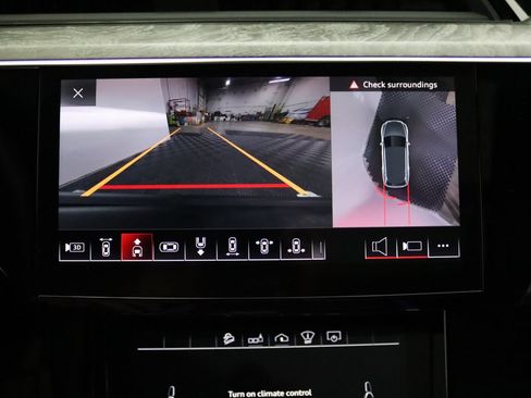 Used 2019 Audi e-tron Prestige w/ Prestige Package AWD/4WD image 24