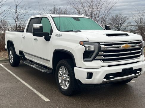 Used 2024 Chevrolet Silverado 3500 High Country w/ High Country Premium Package image 2