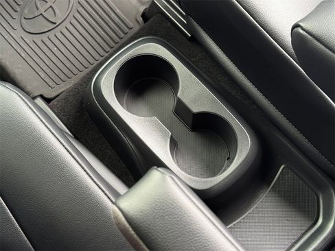 Used 2023 Toyota Highlander XLE image 38