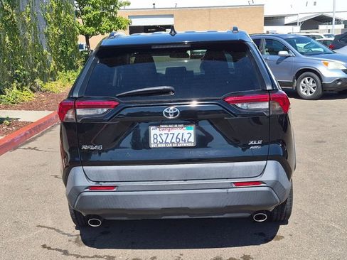 Used 2019 Toyota RAV4 XLE AWD/4WD image 6
