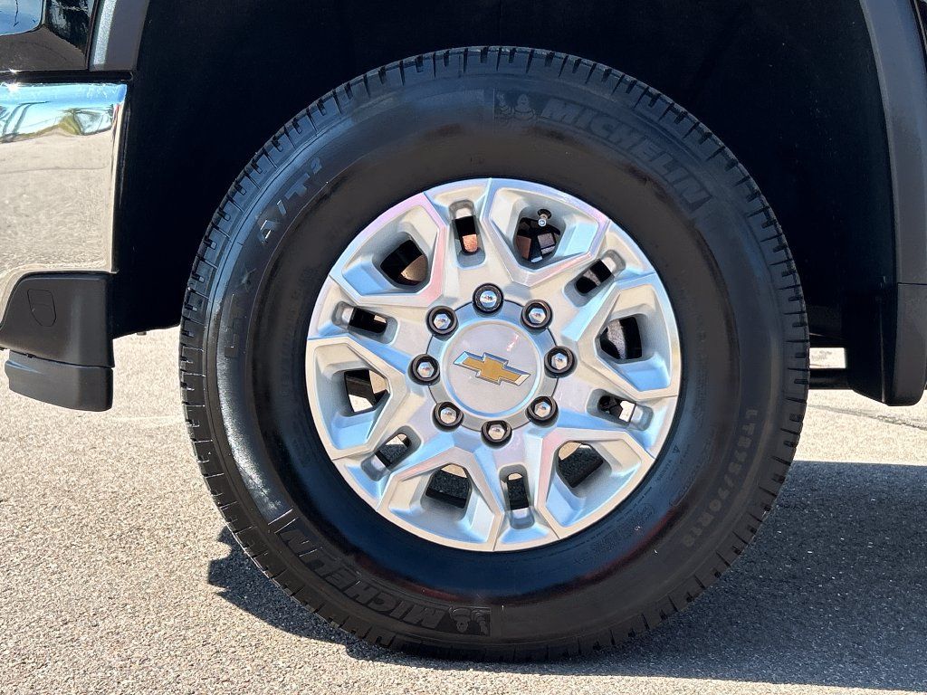 Used 2023 Chevrolet Silverado 2500 LT w/ All Star Edition AWD/4WD image 27