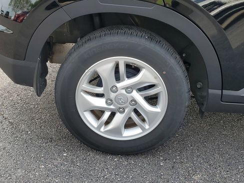 Used 2025 Hyundai Venue SE FWD image 5