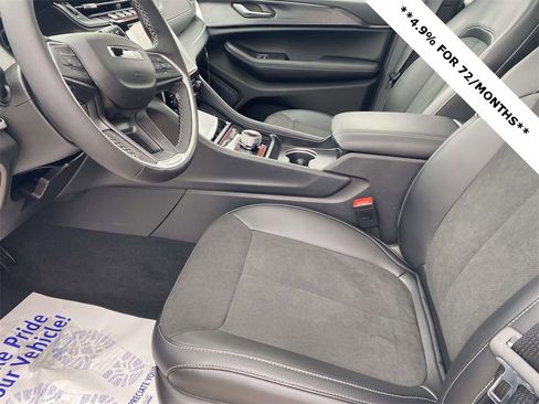 New 2025 Jeep Grand Cherokee Altitude image 43