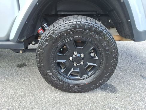 Used 2023 Jeep Gladiator Mojave w/ Cold Weather Group AWD/4WD image 12