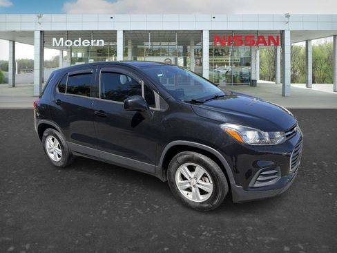 Used 2020 Chevrolet Trax LS w/ Tint and Cruise Package FWD image 7