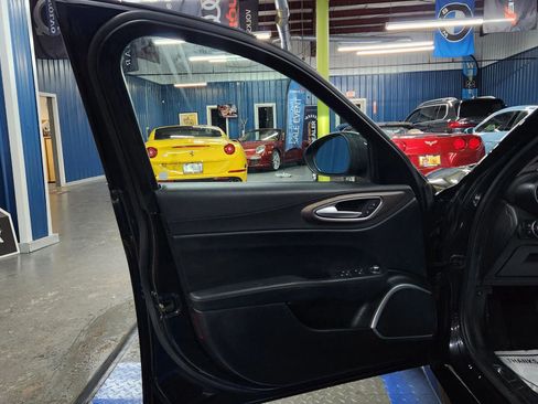 Used 2017 Alfa Romeo Giulia Ti w/ TI Performance Package image 8