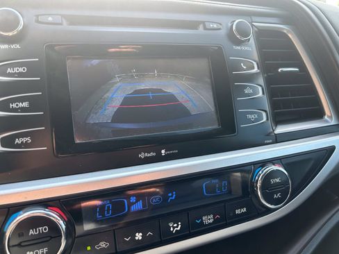 Used 2015 Toyota Highlander Plus FWD image 17