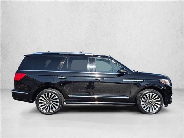 Used 2019 Lincoln Navigator Reserve AWD/4WD image 4