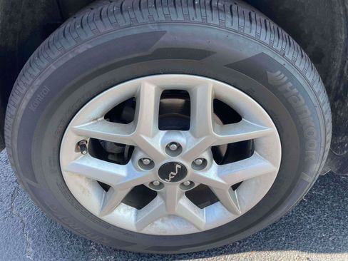 Used 2023 Kia Soul LX w/ Option Group 015 FWD image 10