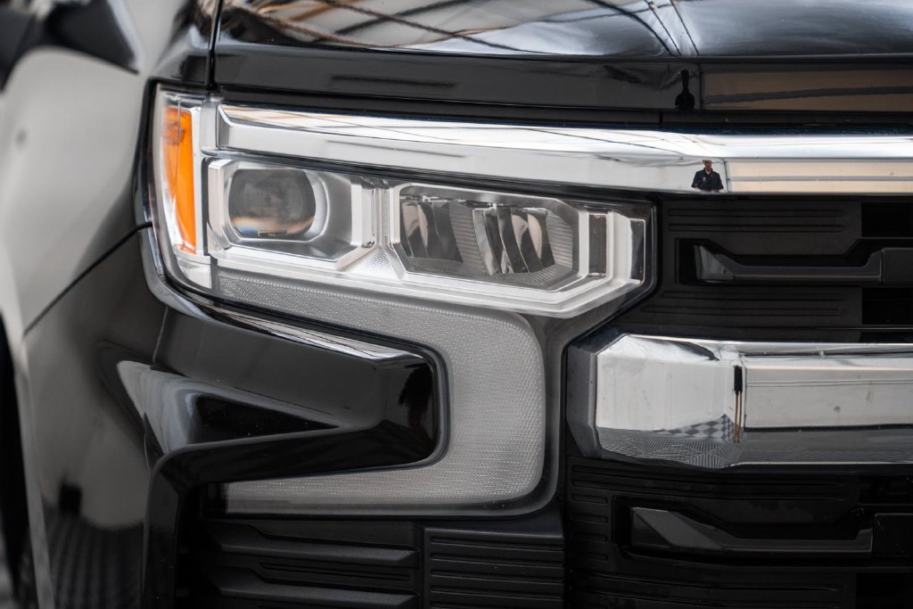 Used 2025 Chevrolet Silverado 1500 LT AWD/4WD image 13
