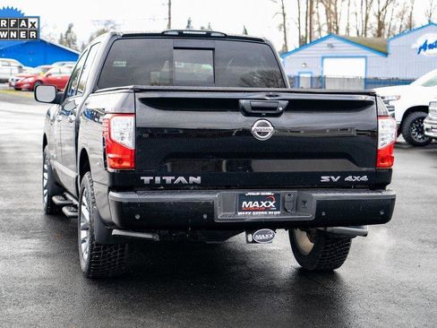 Used 2021 Nissan Titan SV w/ SV Convenience Package image 12