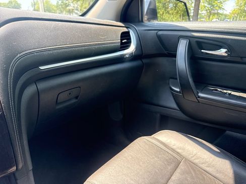 Used 2016 Chevrolet Traverse LT FWD image 17