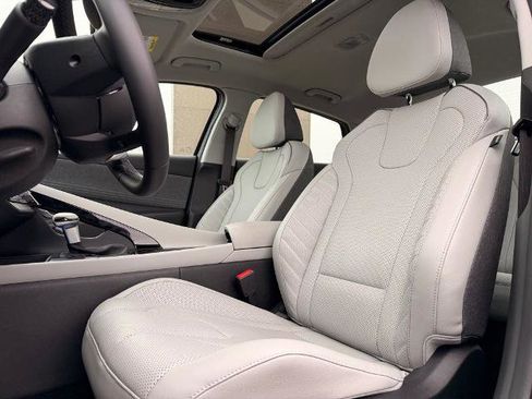 New 2025 Hyundai Elantra Limited FWD image 30