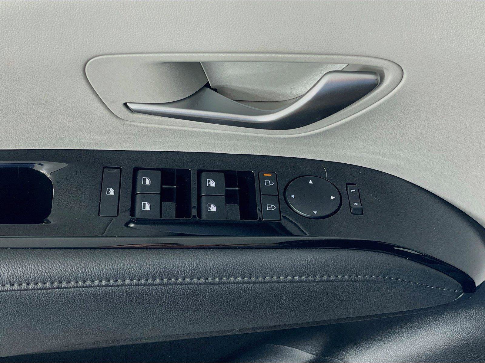 Certified 2025 Hyundai Tucson Limited AWD/4WD image 22