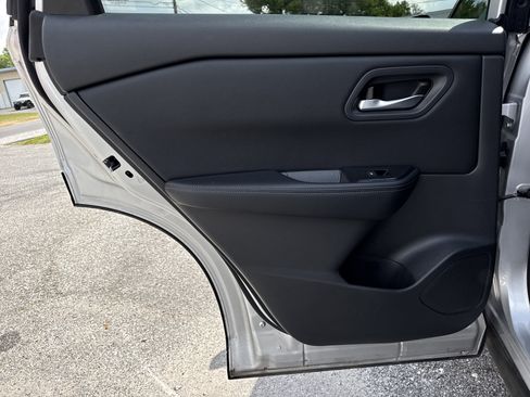 Used 2025 Nissan Rogue SV image 30