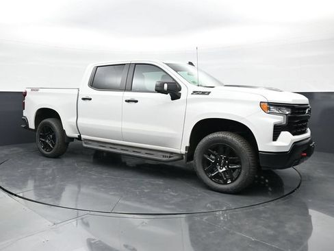 Used 2024 Chevrolet Silverado 1500 LT Trail Boss w/ LT Trail Boss Premium Package AWD/4WD image 3