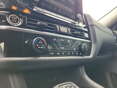 Used 2023 Nissan Pathfinder SV w/ SV Premium Package FWD image 31