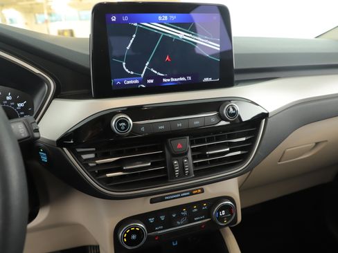 Used 2020 Ford Escape SE image 11