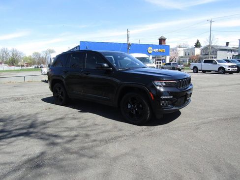 Used 2024 Jeep Grand Cherokee Limited w/ Black Appearance Package image 40