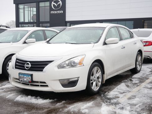 Used 2014 Nissan Altima 2.5 SV image 3