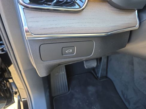 New 2026 Volvo XC90 B6 Plus w/ Protection Package Premier image 12