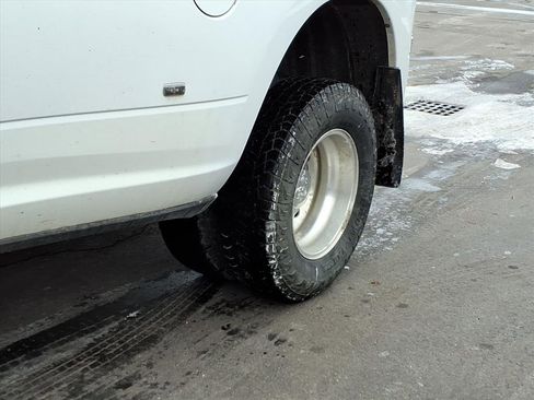 Used 2019 RAM 3500 Big Horn image 10