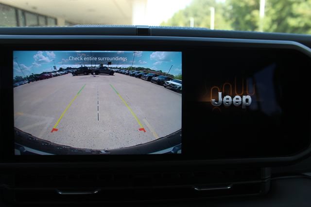Used 2025 Jeep Wrangler Unlimited Rubicon w/ Convenience Group AWD/4WD image 17