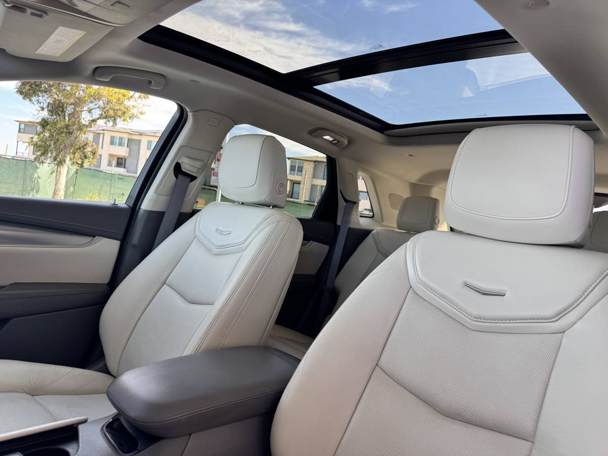 Used 2017 Cadillac XT5 Luxury w/ Driver Awareness Package FWD image 39