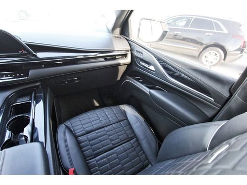 Certified 2023 Cadillac Escalade ESV V image 10