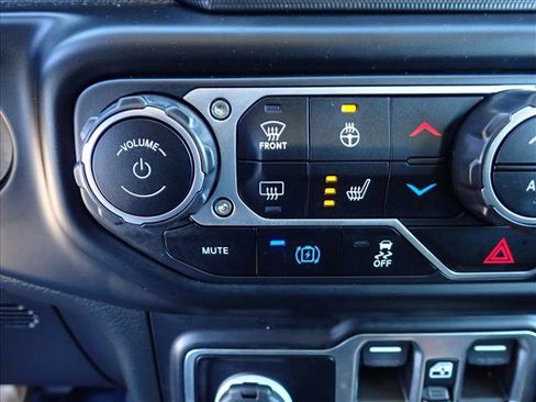 Used 2022 Jeep Wrangler Unlimited Sahara w/ Cold Weather Group image 18