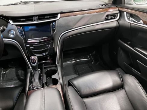 Used 2013 Cadillac XTS Premium image 20