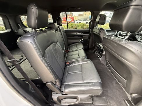 Used 2023 Jeep Wagoneer Series III w/ Preferred Equipment Group image 37