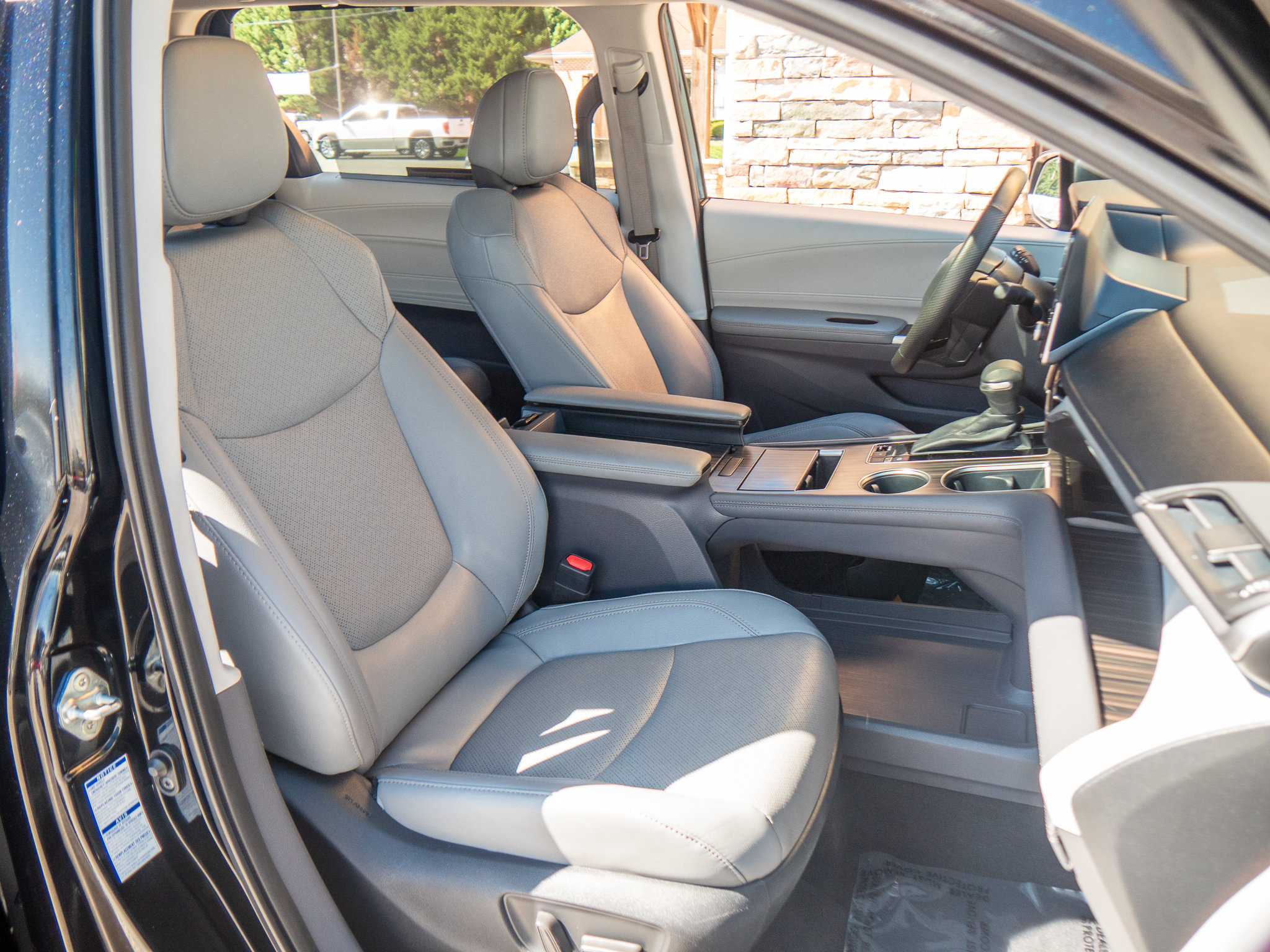 Used 2022 Toyota Sienna Limited AWD/4WD image 16