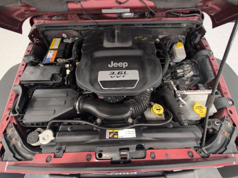 Used 2012 Jeep Wrangler Sahara w/ Dual Top Group AWD/4WD image 8