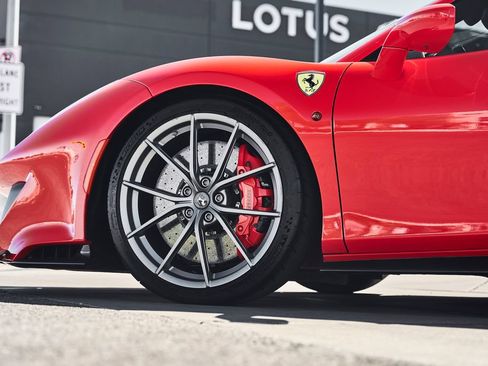 Used 2020 Ferrari 488 Pista Coupe RWD image 18