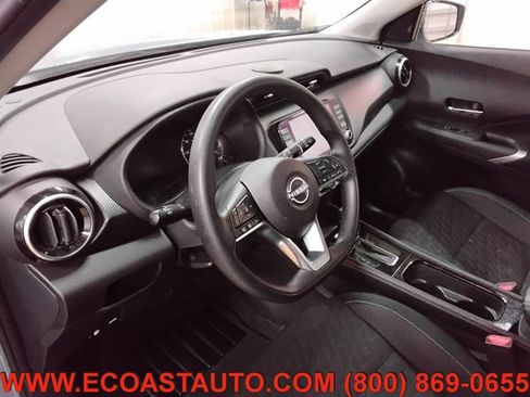 Used 2023 Nissan Kicks SV image 11