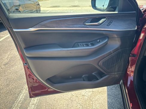 Used 2024 Jeep Grand Cherokee L Limited AWD/4WD image 13