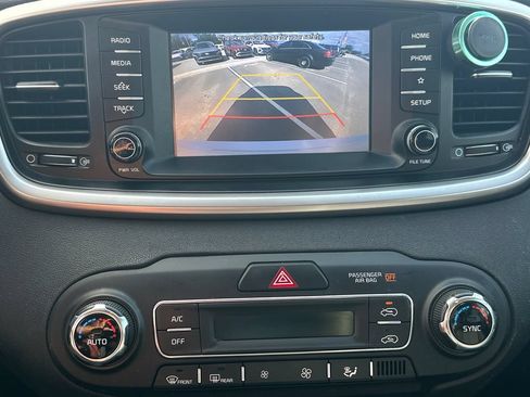 Used 2019 Kia Sorento FWD V6 image 30