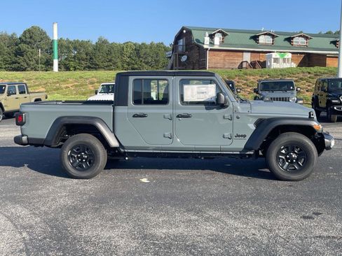 New 2025 Jeep Gladiator Sport image 10