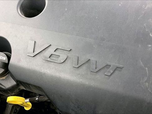 Used 2021 Chevrolet Traverse LT image 38