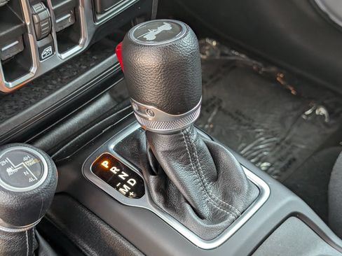 Used 2024 Jeep Wrangler Unlimited Sahara AWD/4WD image 20