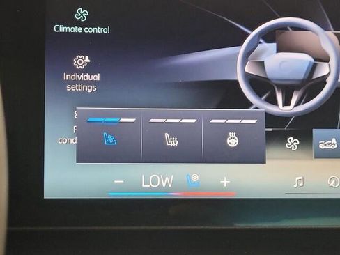 Certified 2025 BMW 530i image 22