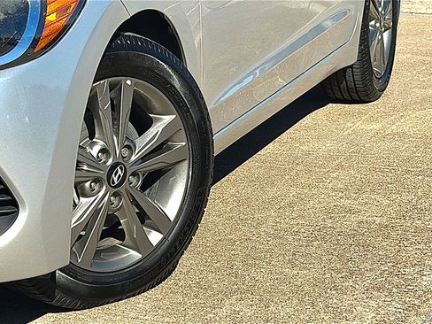 Used 2018 Hyundai Elantra SEL image 3