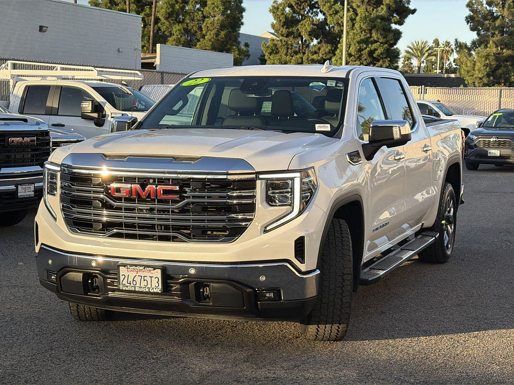 Used 2022 GMC Sierra 1500 SLT w/ SLT Premium Package RWD image 3