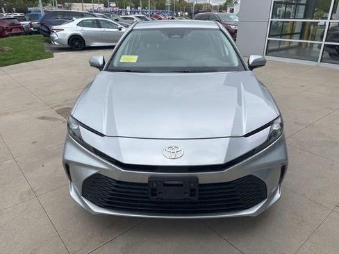 Used 2025 Toyota Camry LE AWD/4WD image 2