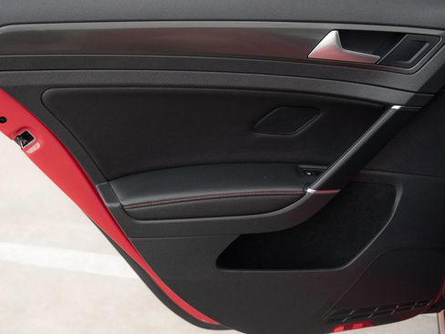 Used 2018 Volkswagen GTI SE image 27