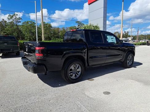 Certified 2025 Nissan Frontier SV image 5