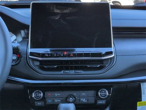 New 2026 Jeep Compass Latitude image 16