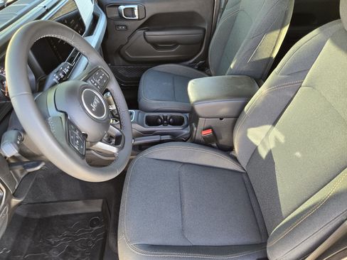 Used 2025 Jeep Wrangler Unlimited Sport AWD/4WD image 9